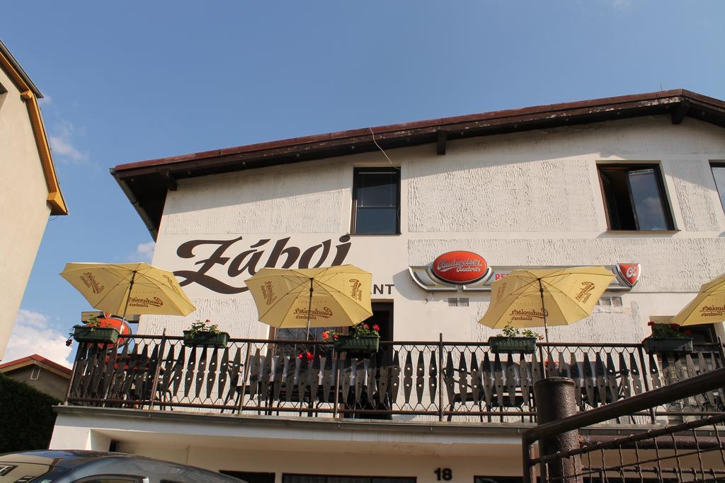 Záboj restaurant Hotel KLV Exterior foto